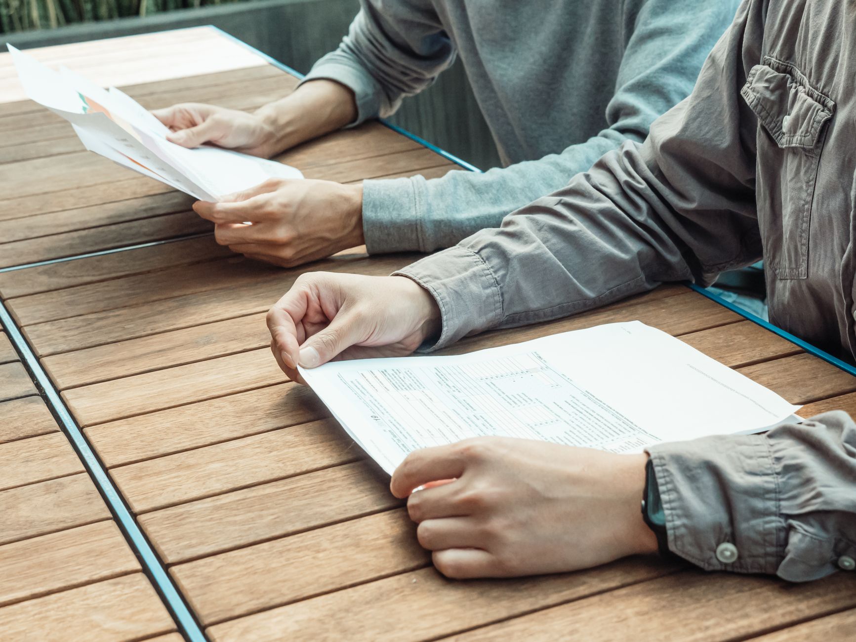 Person using a mortgage repayment calculator